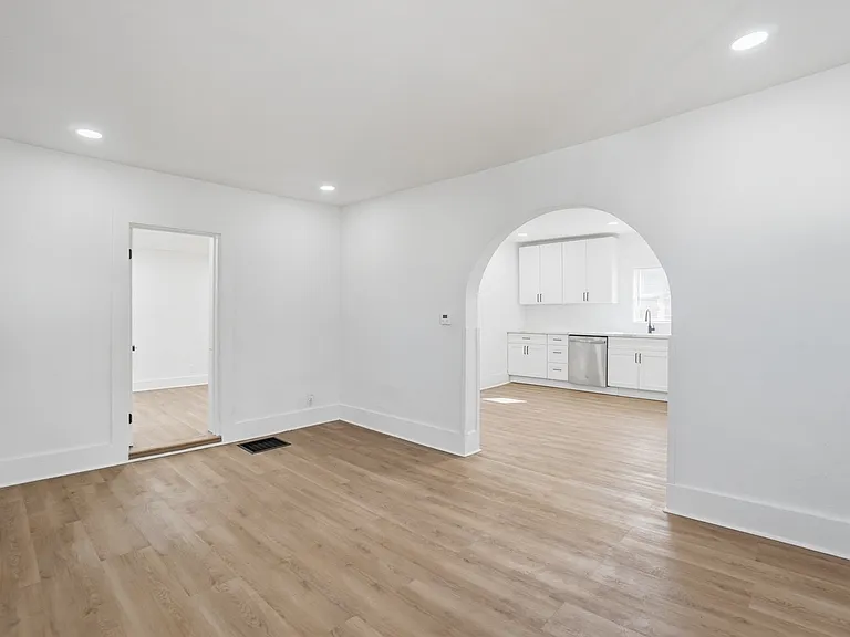 630 Ewing Ave — Photo 6