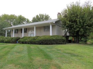 25 Estates View Dr, Fairview Heights, IL 62208