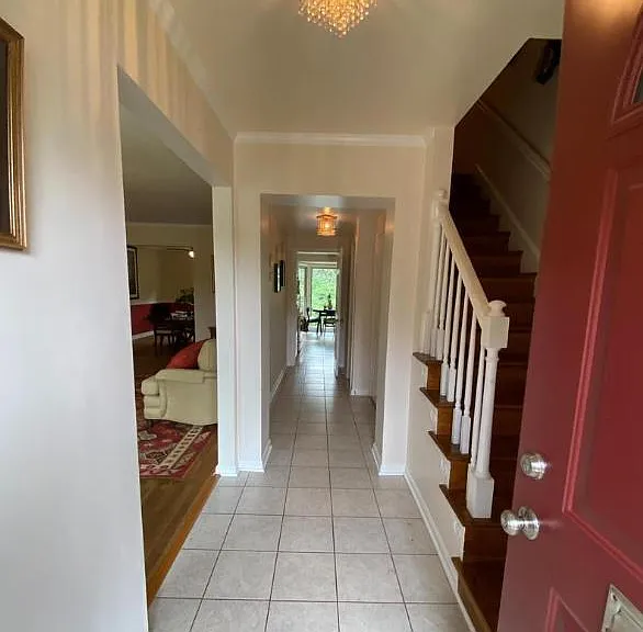 149 East St NE — Photo 2