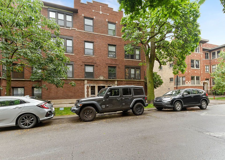 1st image of 7021 N Greenview Ave APT G