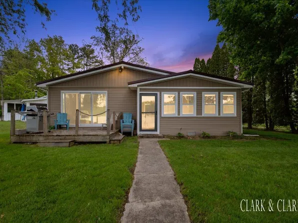 3272 Rau Dr NE, Sand Lake, MI 49343