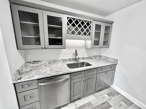 3rd image of 150 41st Ave N APT 415