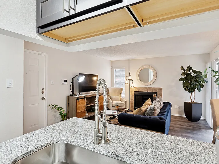 Altamonte Apartments — Photo 13