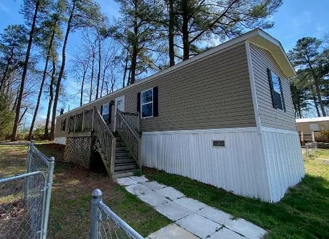 3 bed, 1216 sqft, $1,600 — Photo 1