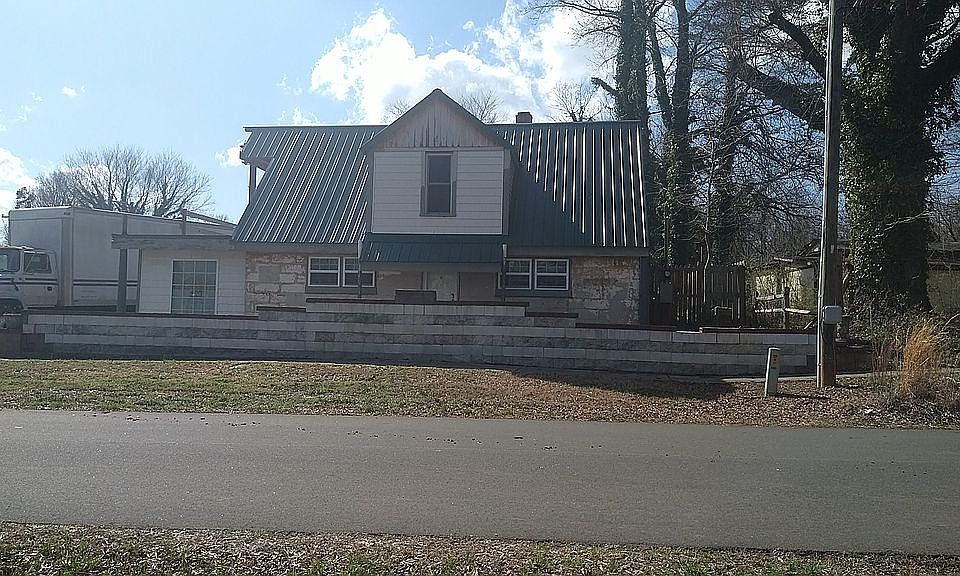 2nd image of 502 Giles St