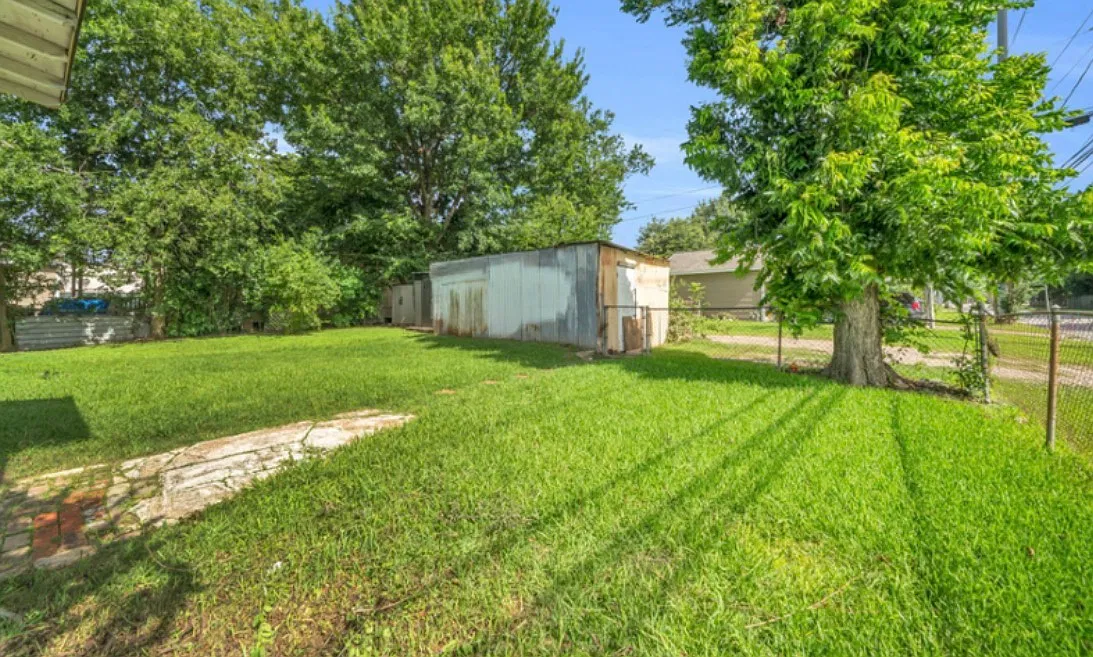 2 bed, 932 sqft, $1,350 — Photo 3