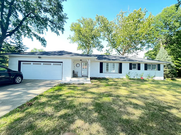 8224 Garfield Ave — Photo 1