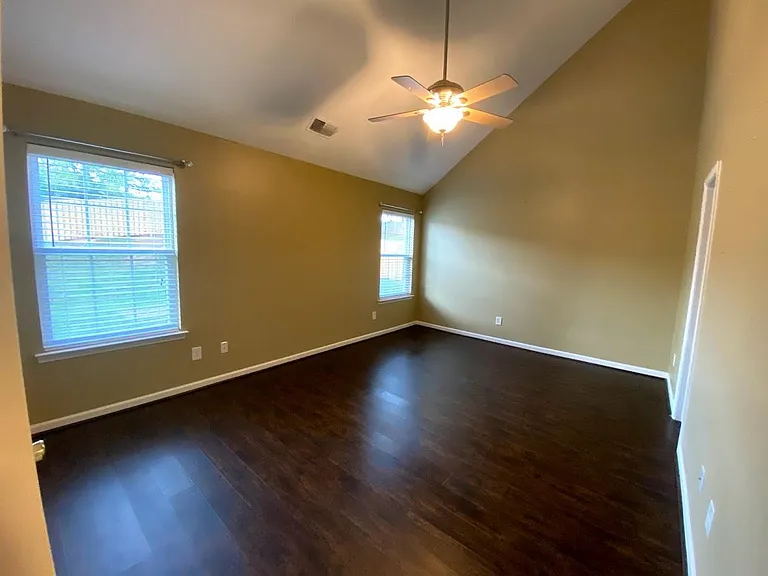 1215 Winghaven Dr NW — Photo 8