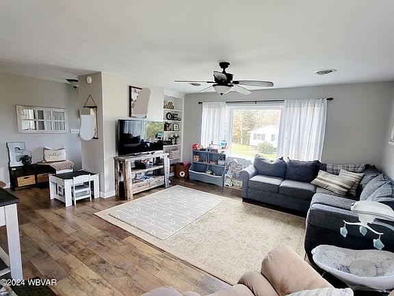 5th image of 321 Winter St