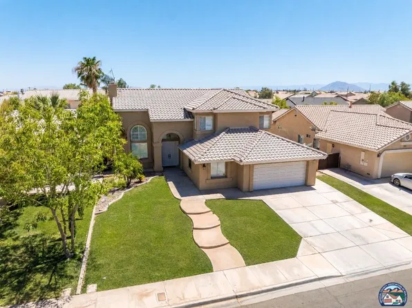 1075 Farmer Dr, El Centro, CA 92243