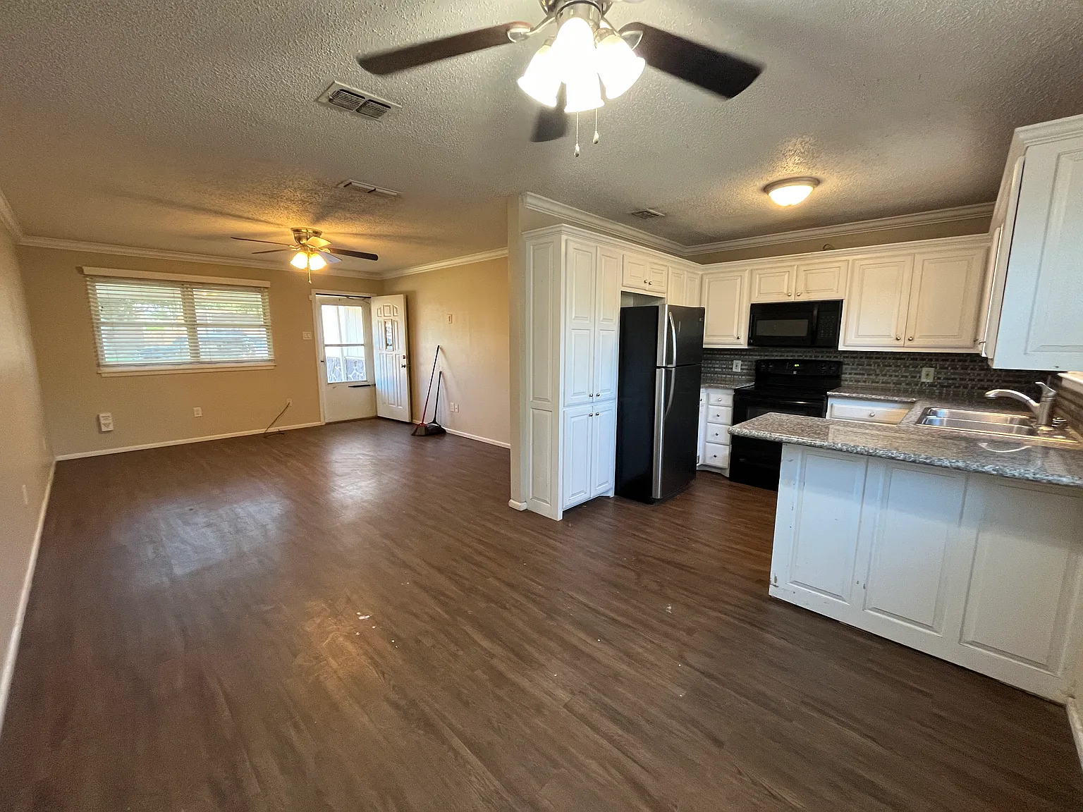 4 bed, 1236 sqft, $1,600 — Photo 3