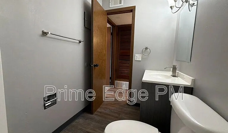 1109 N 28th St #10 — Photo 13