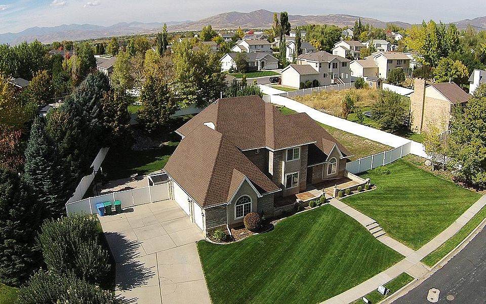 1st image of 9801 N Meadow Dr
