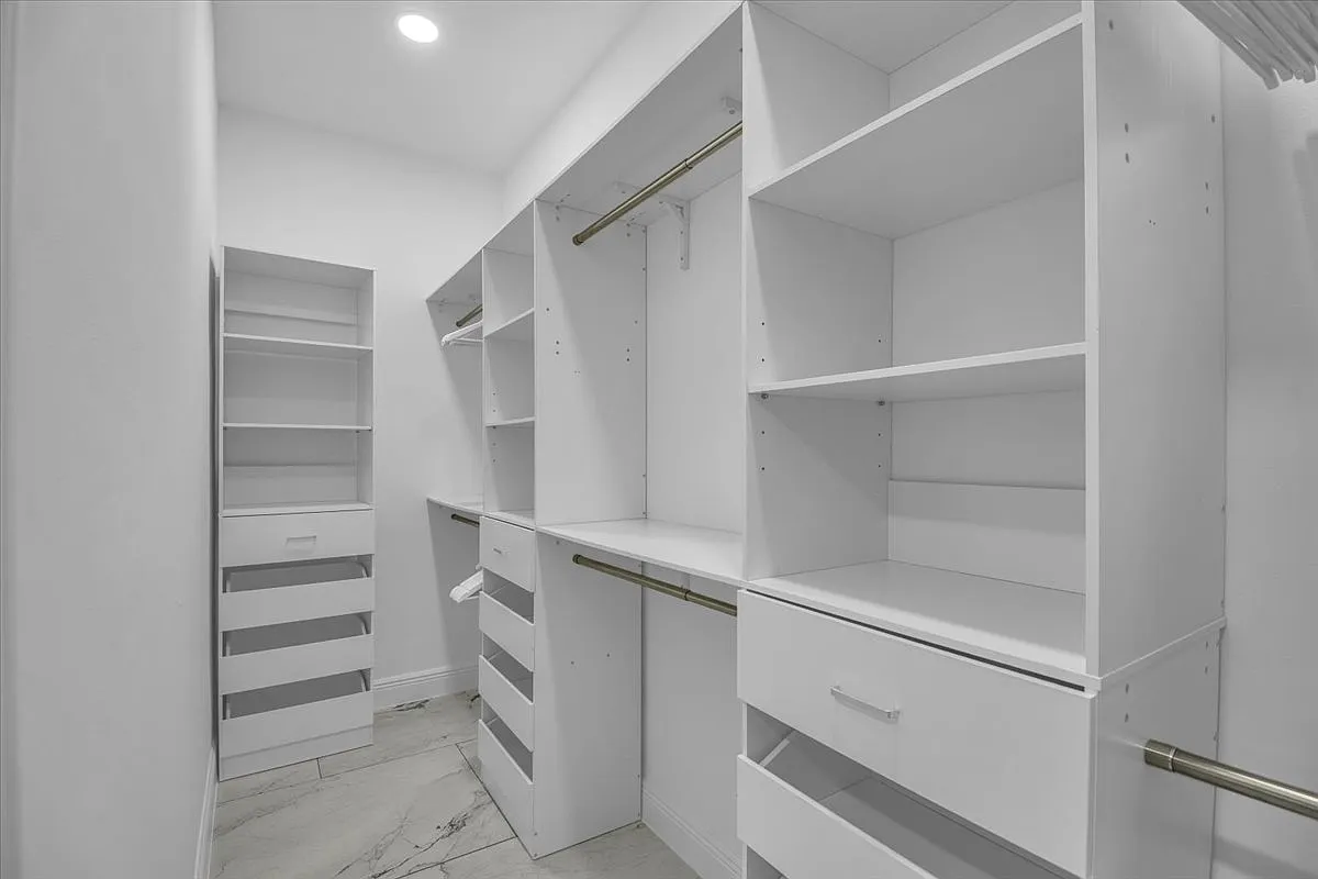 5 bed, 3126 sqft, $17,000 — Photo 2