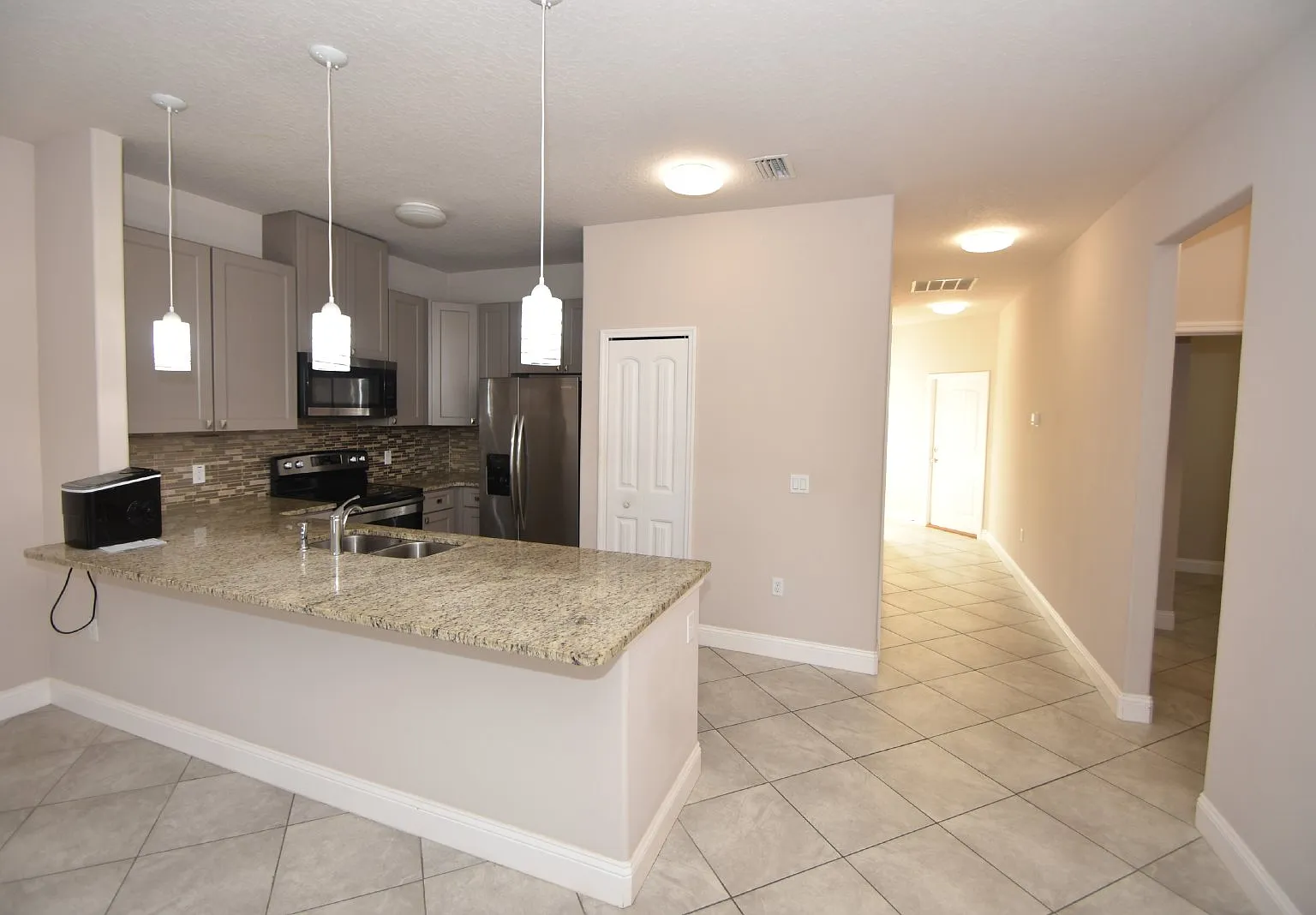 4 bed, 2.0 bath, 1493 sqft, $1,950 — Photo 4