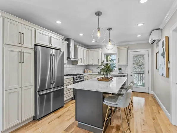 11 Eliot St #2, Jamaica Plain, MA 02130