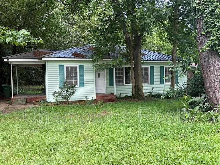 3519 Woodlawn Ave — Photo 1