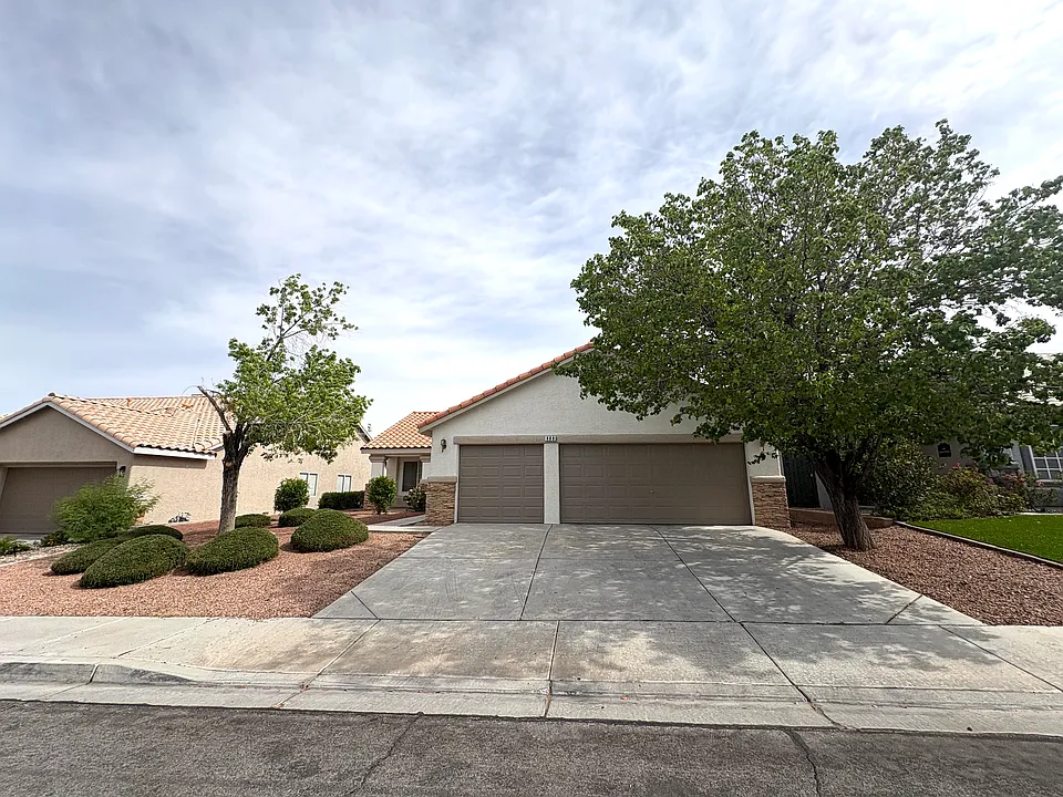688 Pansy Pl