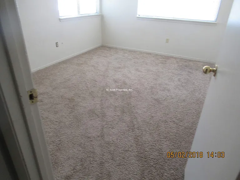 340 Sweetwater Cir #B — Photo 4