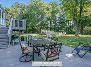 8 Ashwood Dr, Suffern, NY 10901