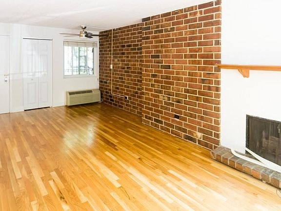 5th image of 917 W Montana St #14
