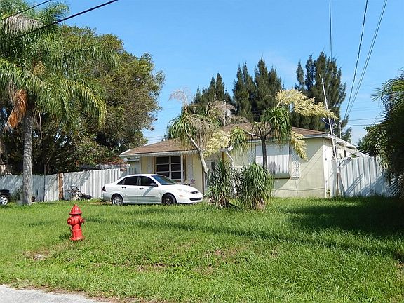 4th image of 4389 Marilyn Dr