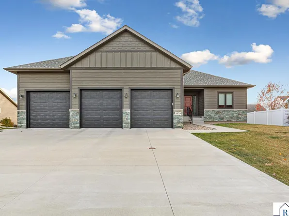 1929 Lexington Ln, North Mankato, MN 56003