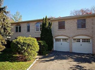 28 Cobblewood Rd, Livingston, NJ 07039