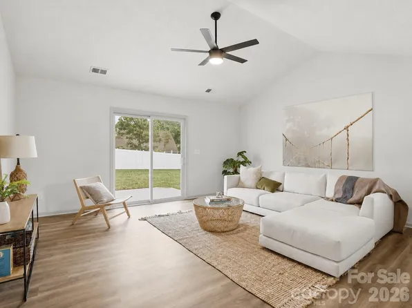4228 Hey Rock Ct, Charlotte, NC 28269
