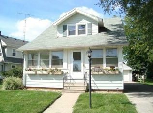 1832 Glenross Blvd, Oregon, OH 43616