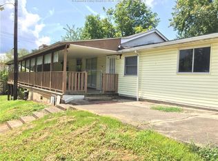 1059 Mount Vernon Rd, Hurricane, WV 25526