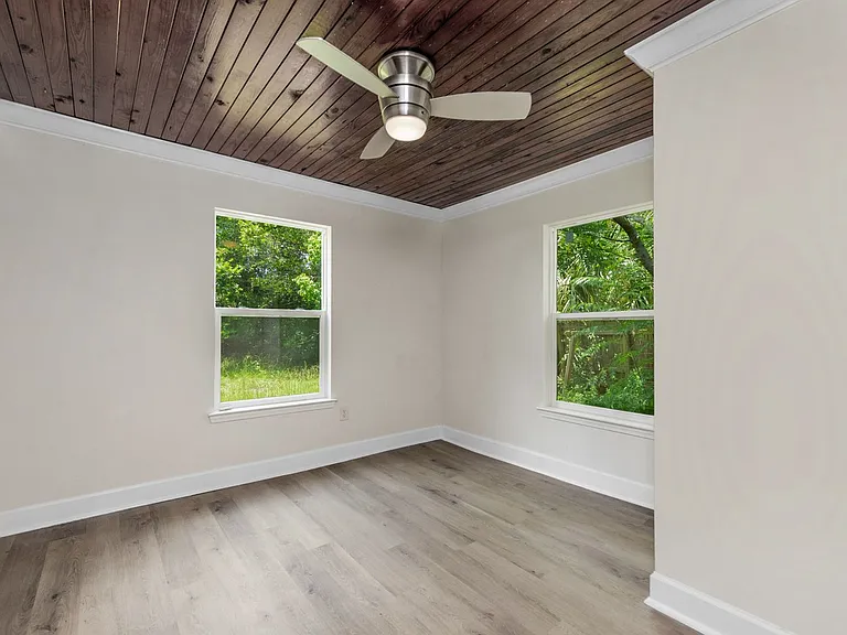 211 Broadmoor Ln — Photo 11