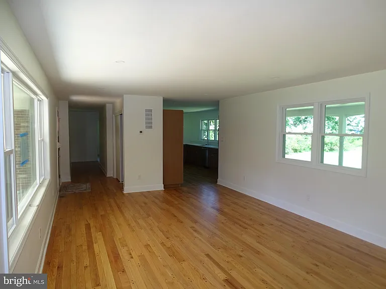 449 E Street Rd — Photo 7