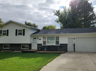 4817 W Roughrider Cir, Mandan, ND 58554