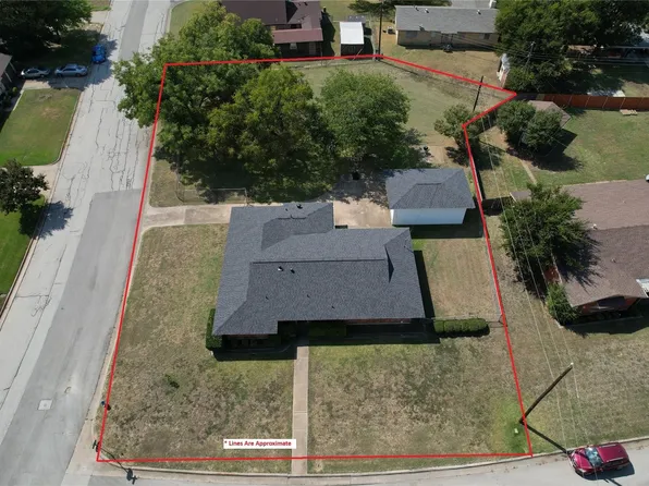 240 Smith St, Burleson, TX 76028