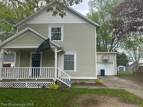 319 5th St, Breckenridge, MI 48615