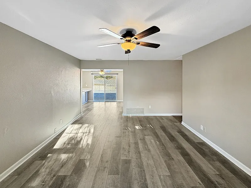 3 bed, 2.0 bath, 1089 sqft, $3,655 — Photo 4