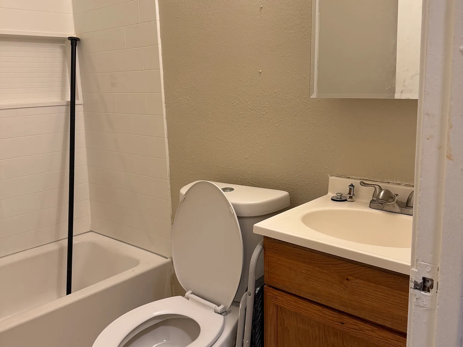 5 bed, 2100 sqft, $1,895 — Photo 4