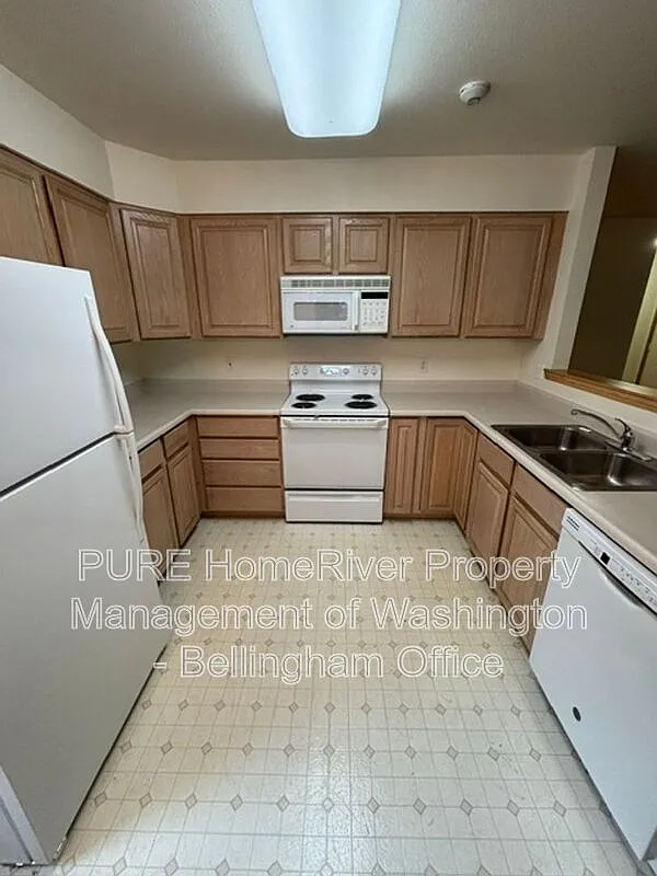 2 bed, 2.0 bath, 920 sqft, $1,945 — Photo 4