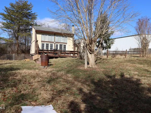 154 Old Stone Dr, Clintwood, VA 24228