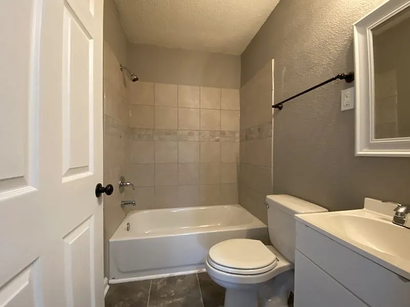Building Photo - 1324 Chadwick Cir