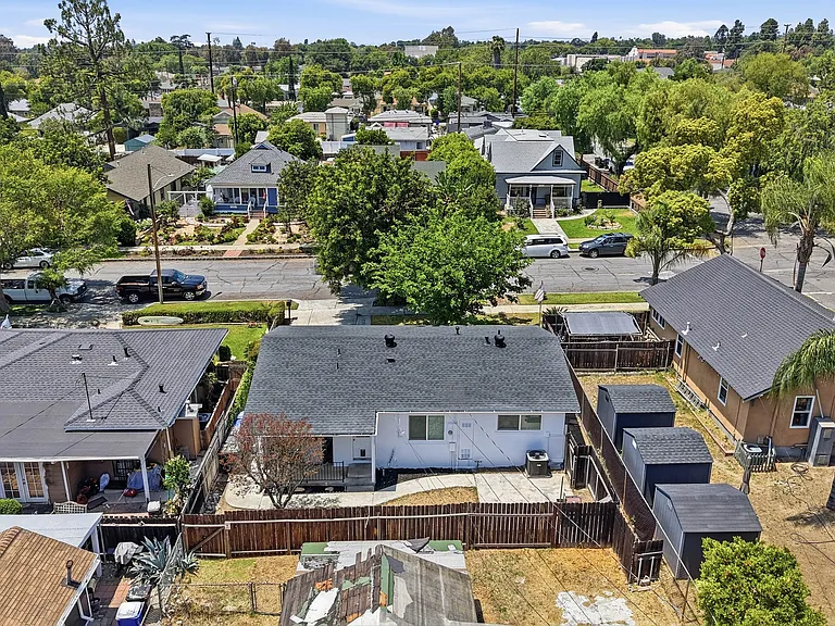 584 N 8th Ave — Photo 8