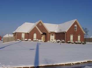 140 Countryside Dr, Oakland, TN 38060