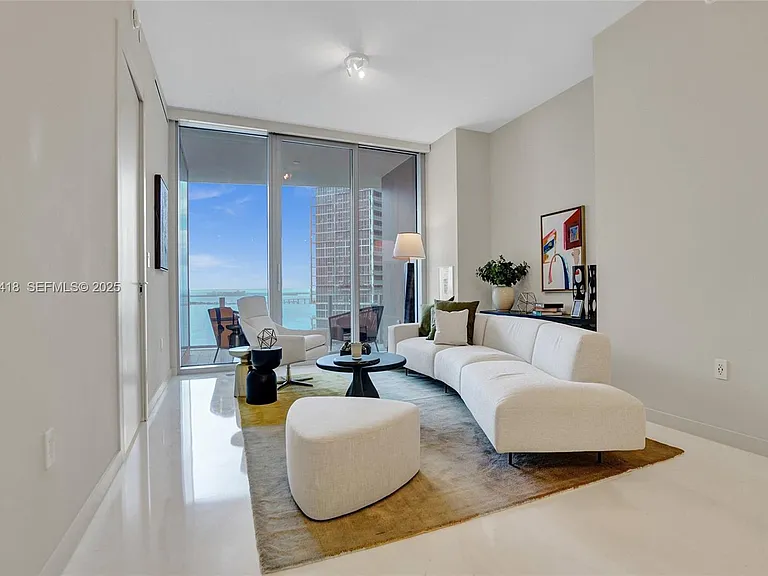 300 Biscayne Blvd #2305W — Photo 4