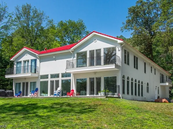 34 W Shore Rd, Mountain Lakes Boro, NJ 07046