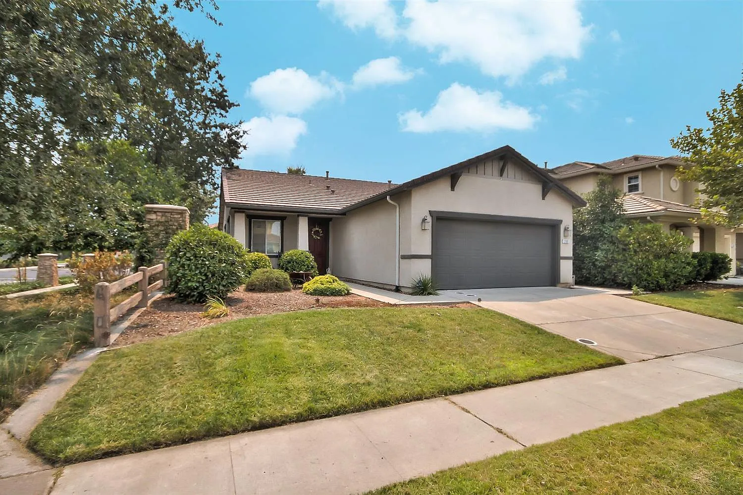 2581 Kinsella Way photo 1