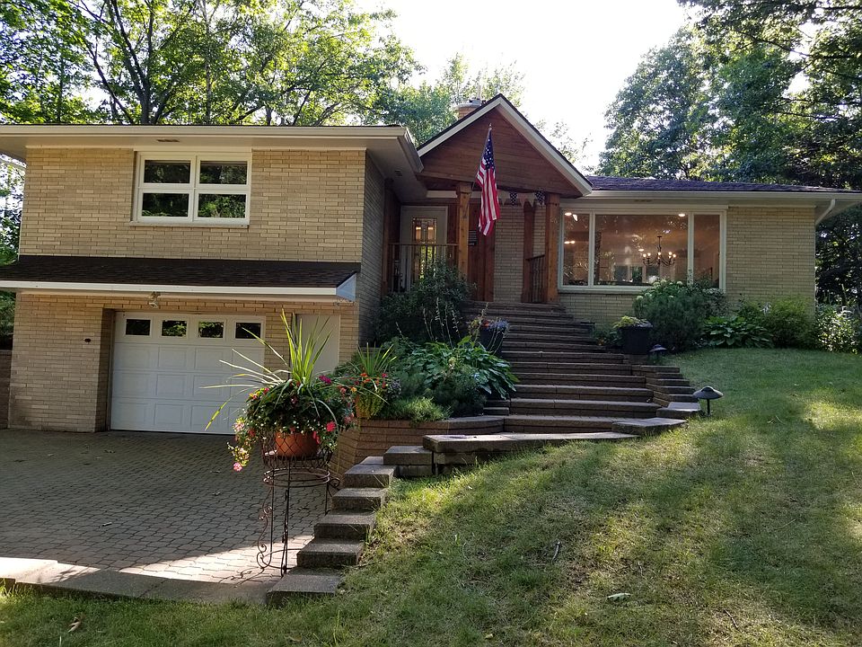 1st image of 26 Lakeview Dr