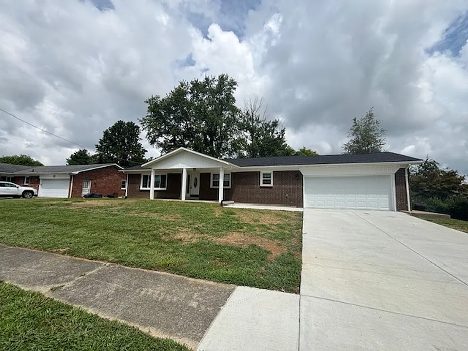 395 W Crocus Dr