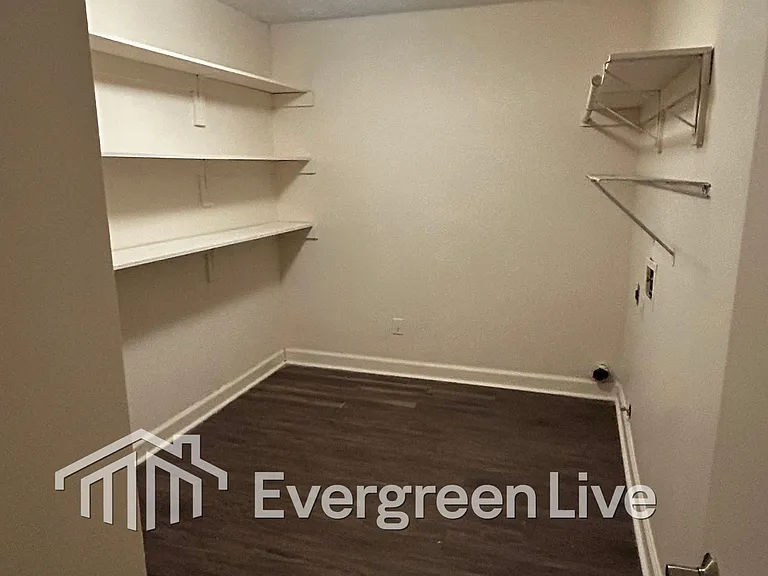 44 Callan Ct — Photo 10