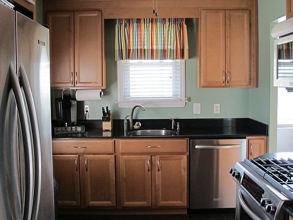 4th image of 218 Crystal Ave